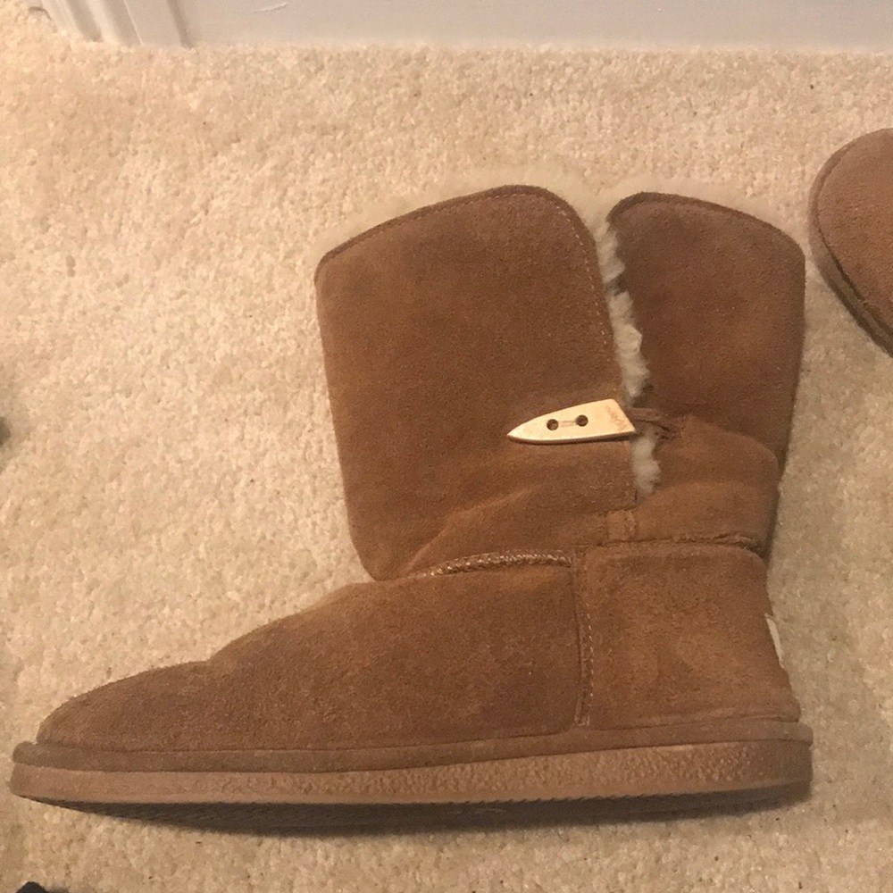 Taupe size 8 sheepskin boot